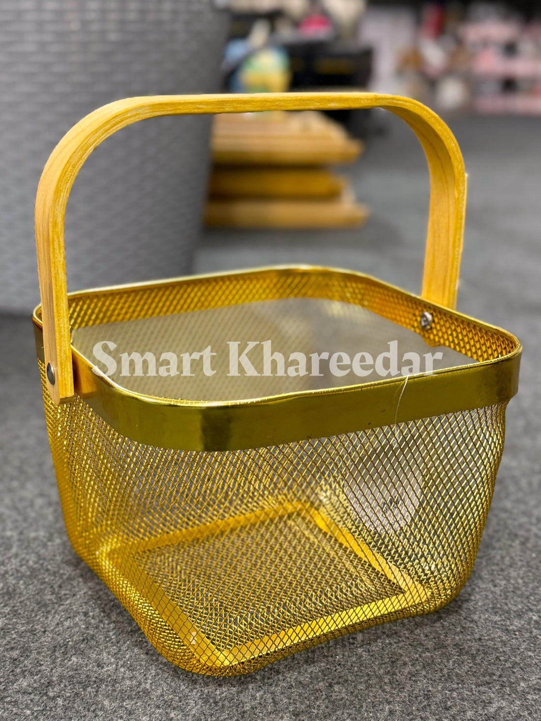 Golden Electroplated 4kg Fruit Basket with Wooden Handle